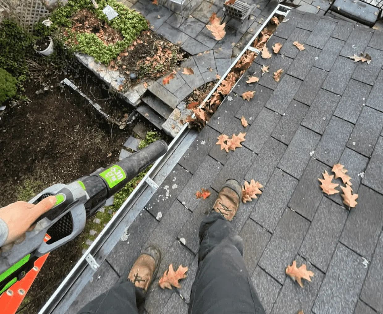 Gutter Cleaning Services in Barberton